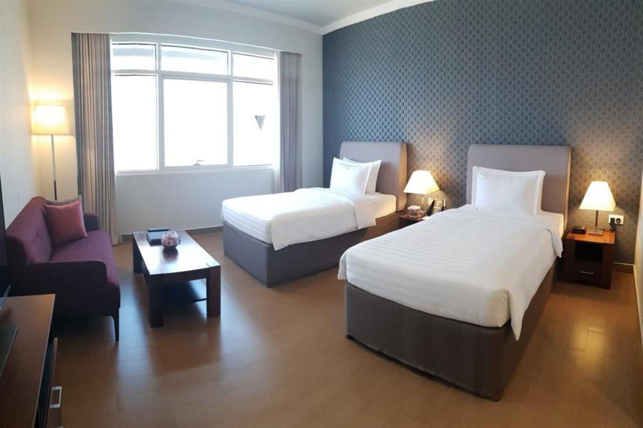 The Curve Hotel Доха Екстериор снимка