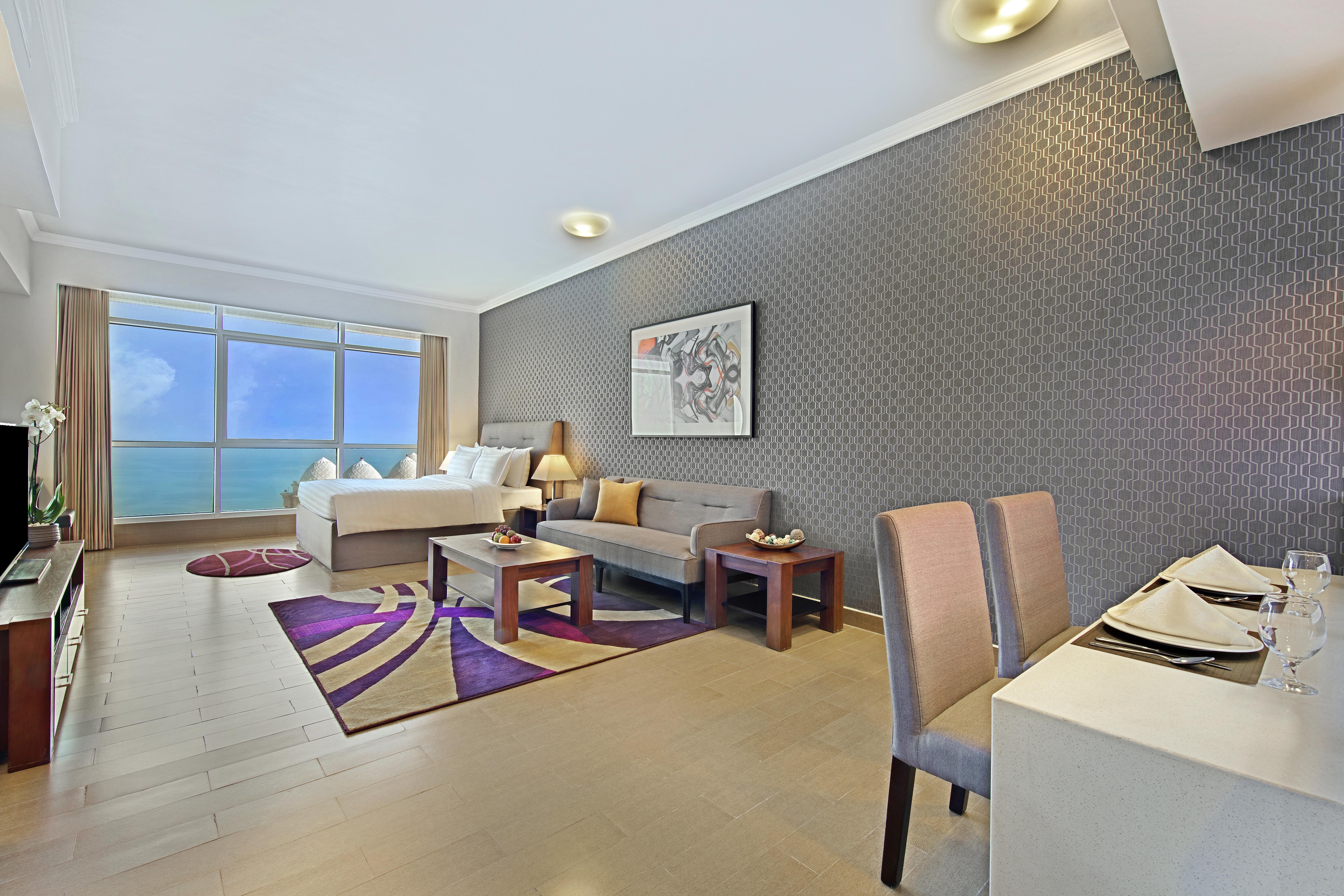 The Curve Hotel Доха Екстериор снимка