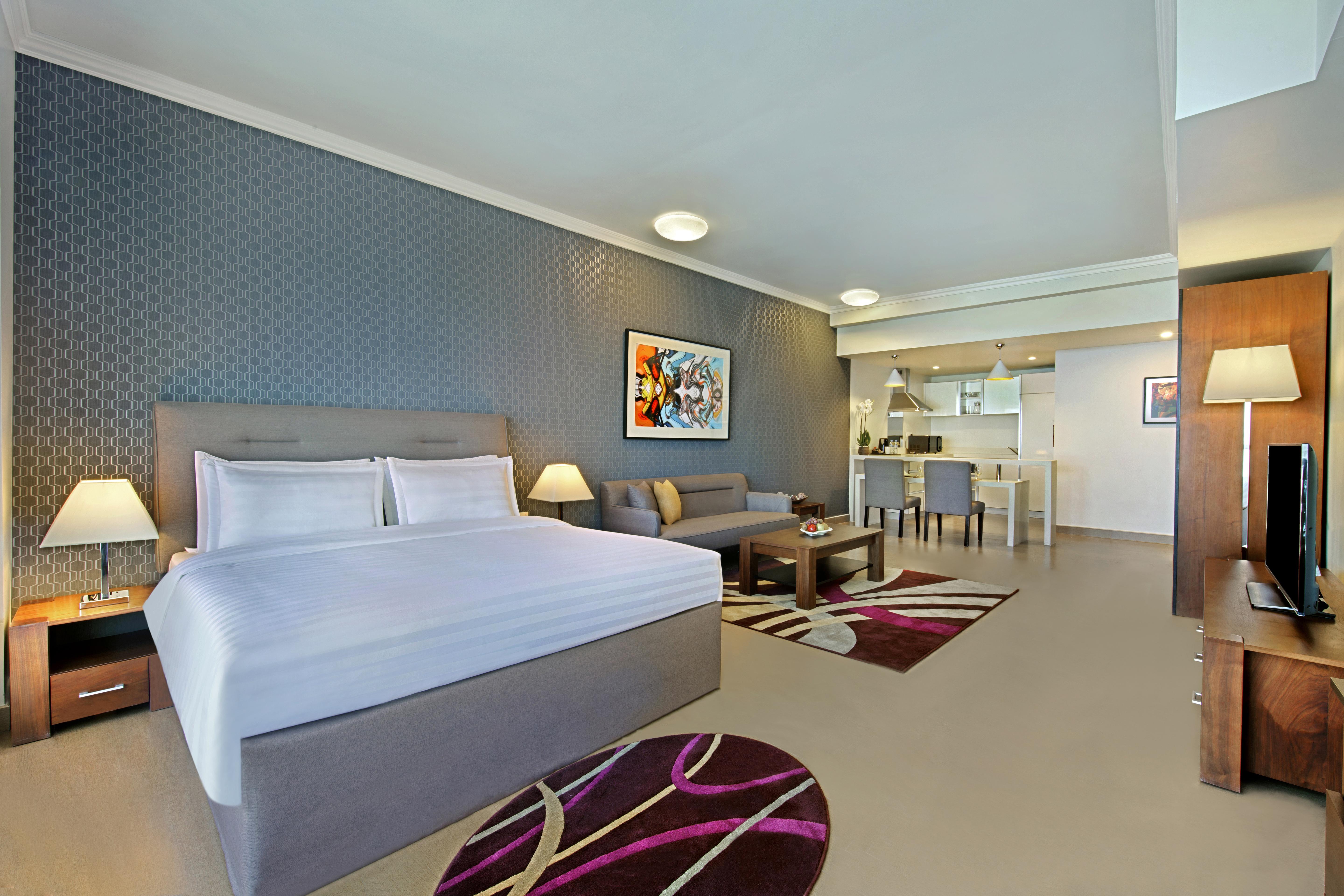 The Curve Hotel Доха Екстериор снимка