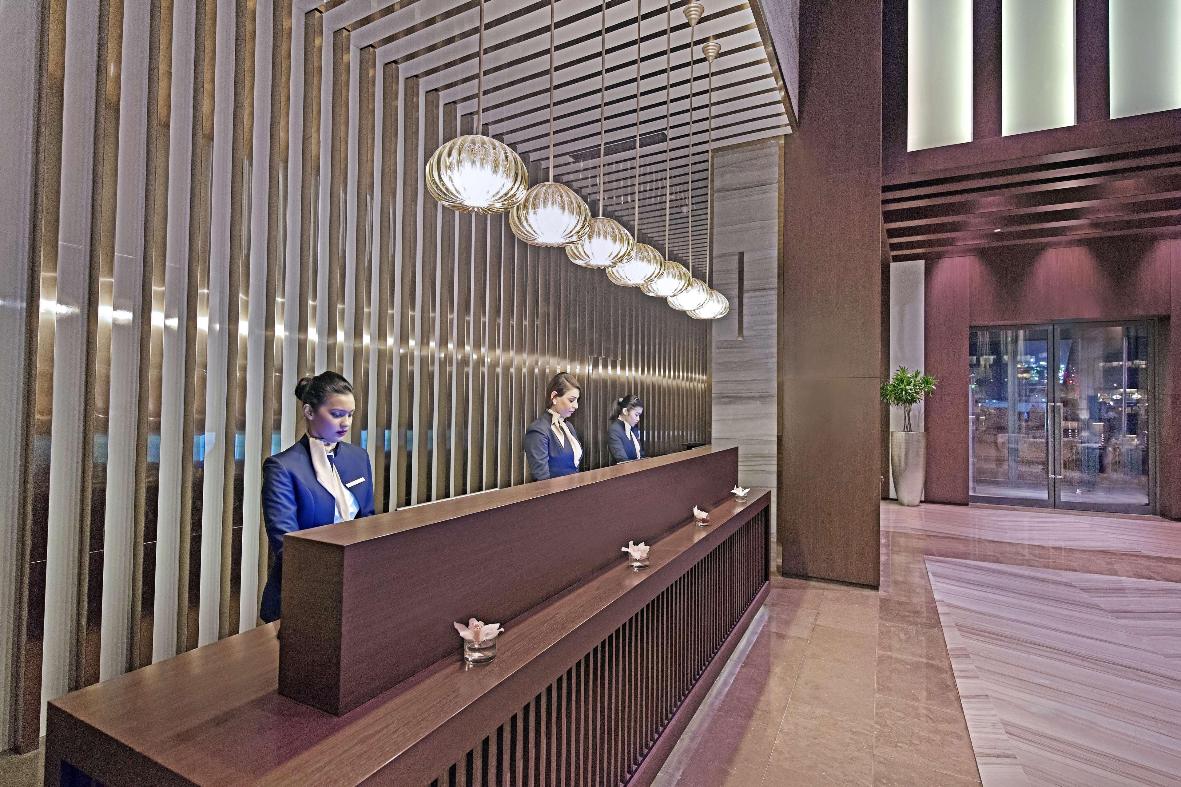The Curve Hotel Доха Екстериор снимка