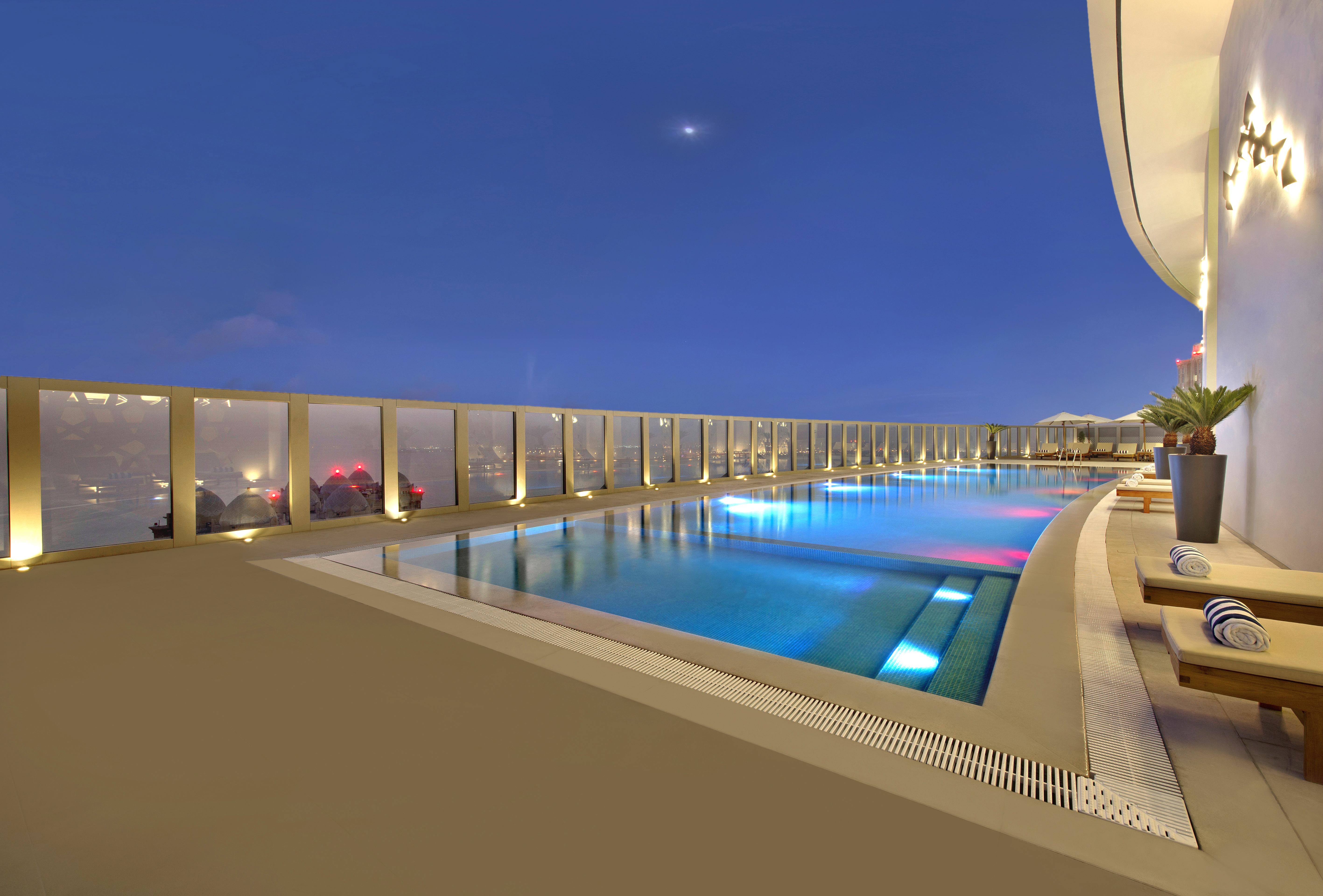 The Curve Hotel Доха Екстериор снимка
