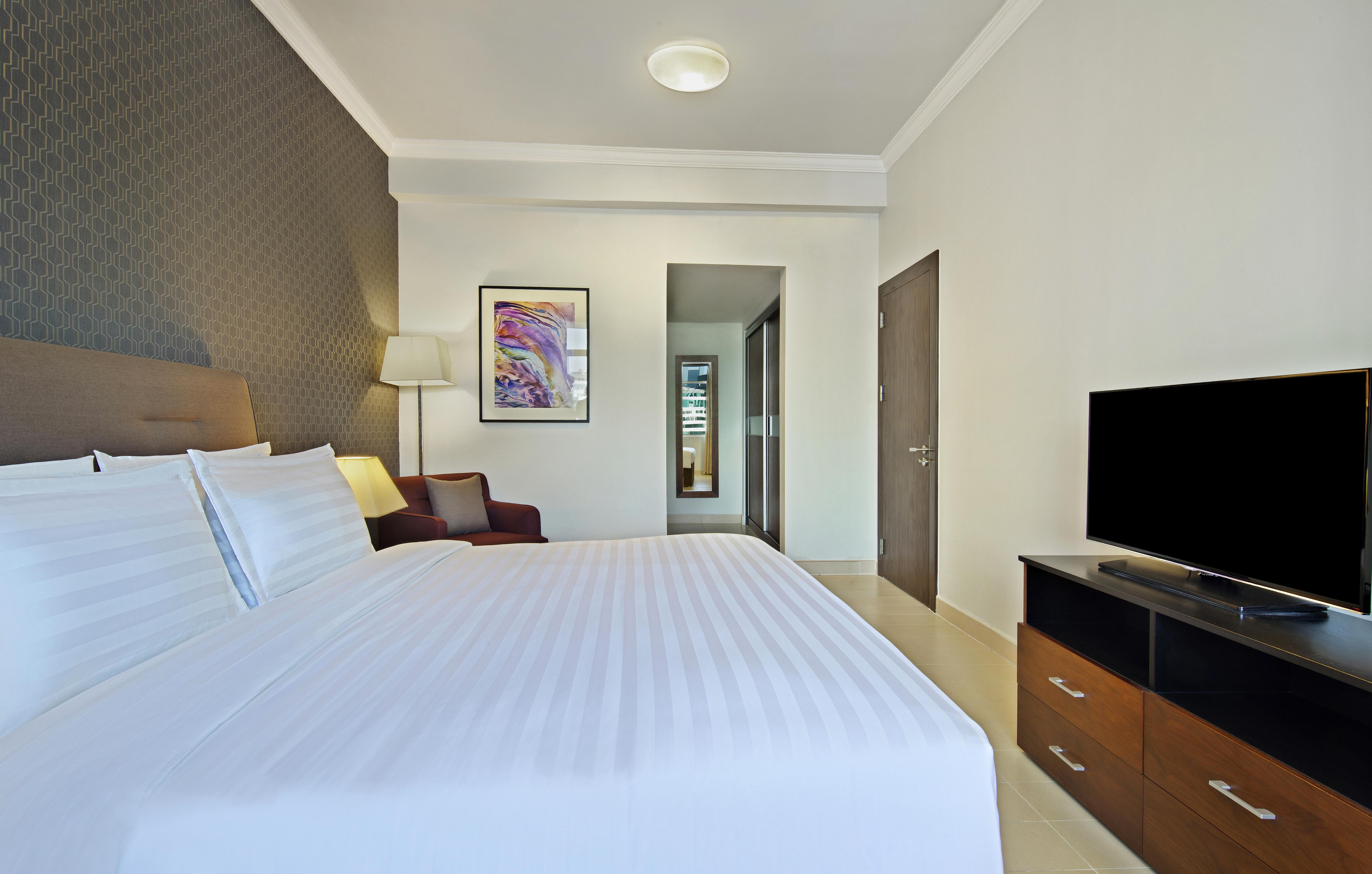 The Curve Hotel Доха Екстериор снимка