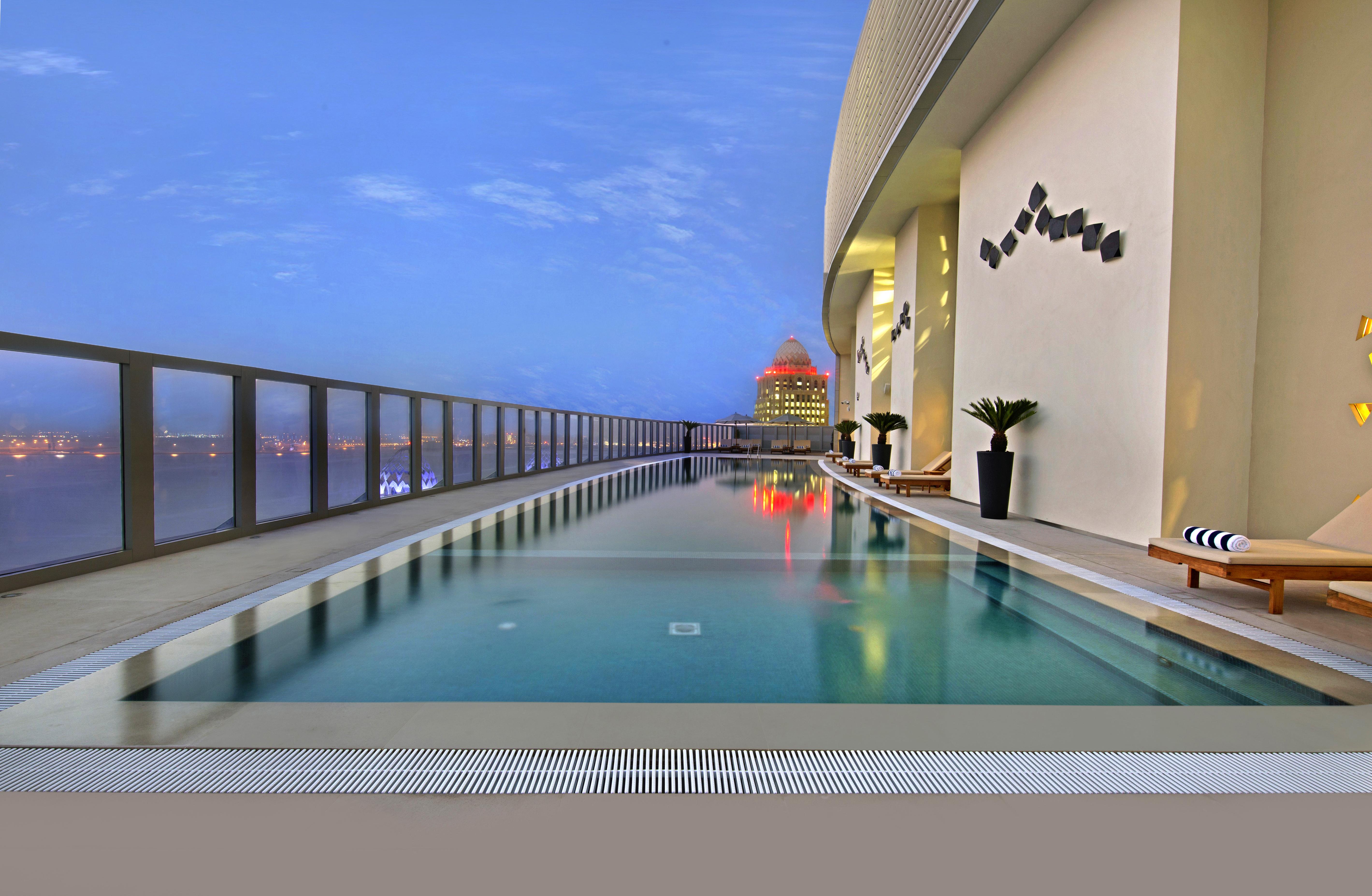 The Curve Hotel Доха Екстериор снимка