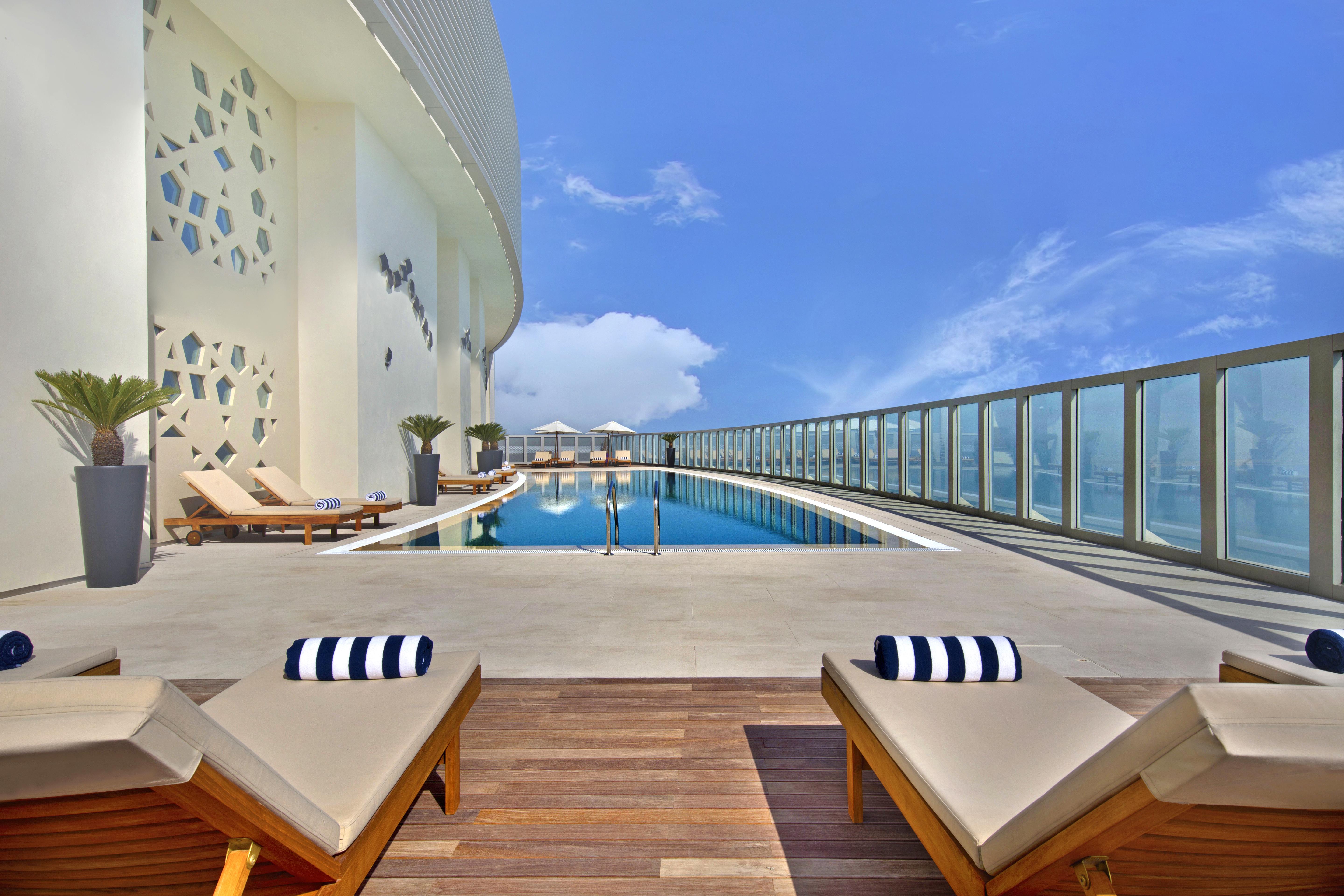 The Curve Hotel Доха Екстериор снимка