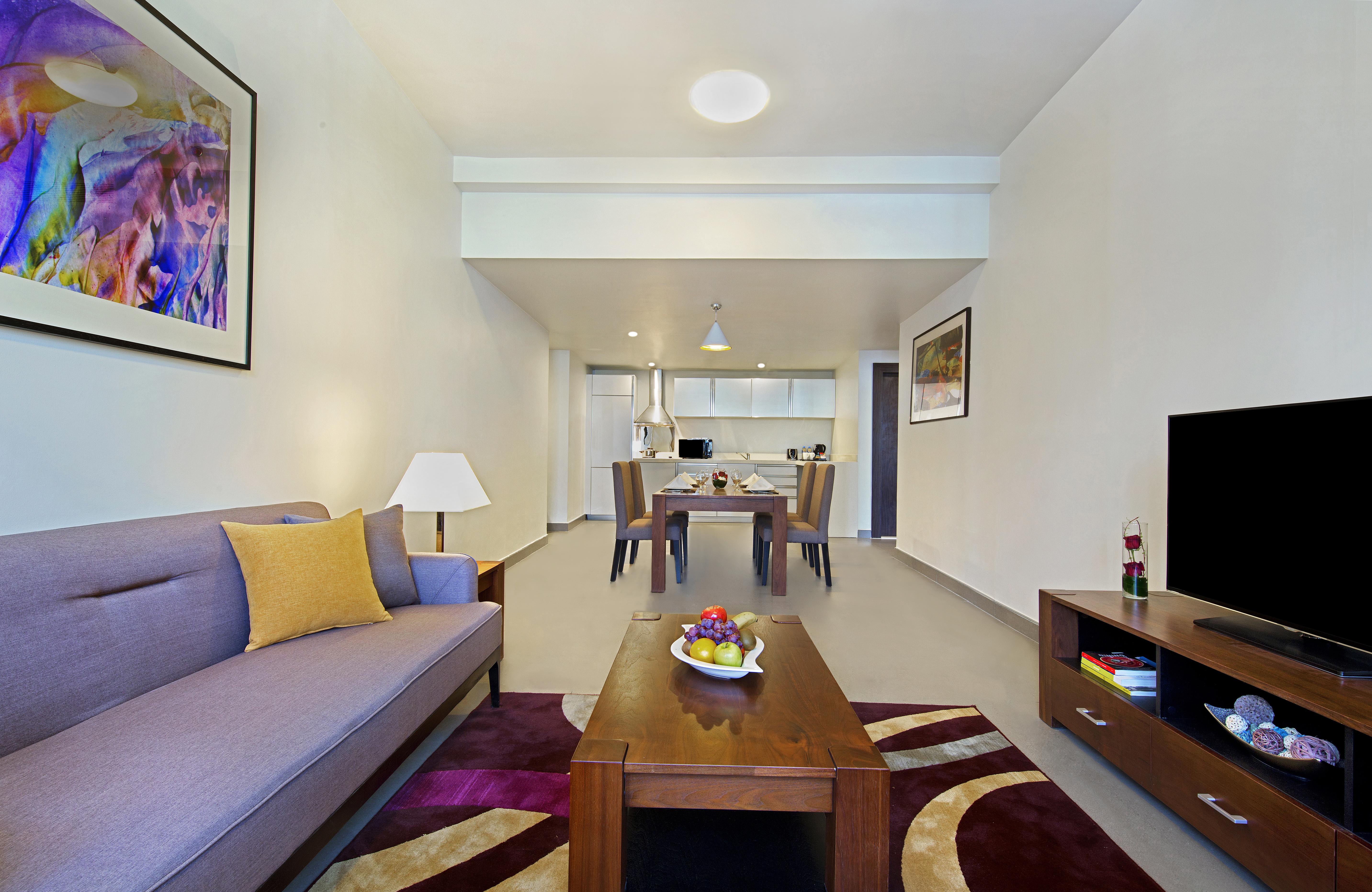 The Curve Hotel Доха Екстериор снимка