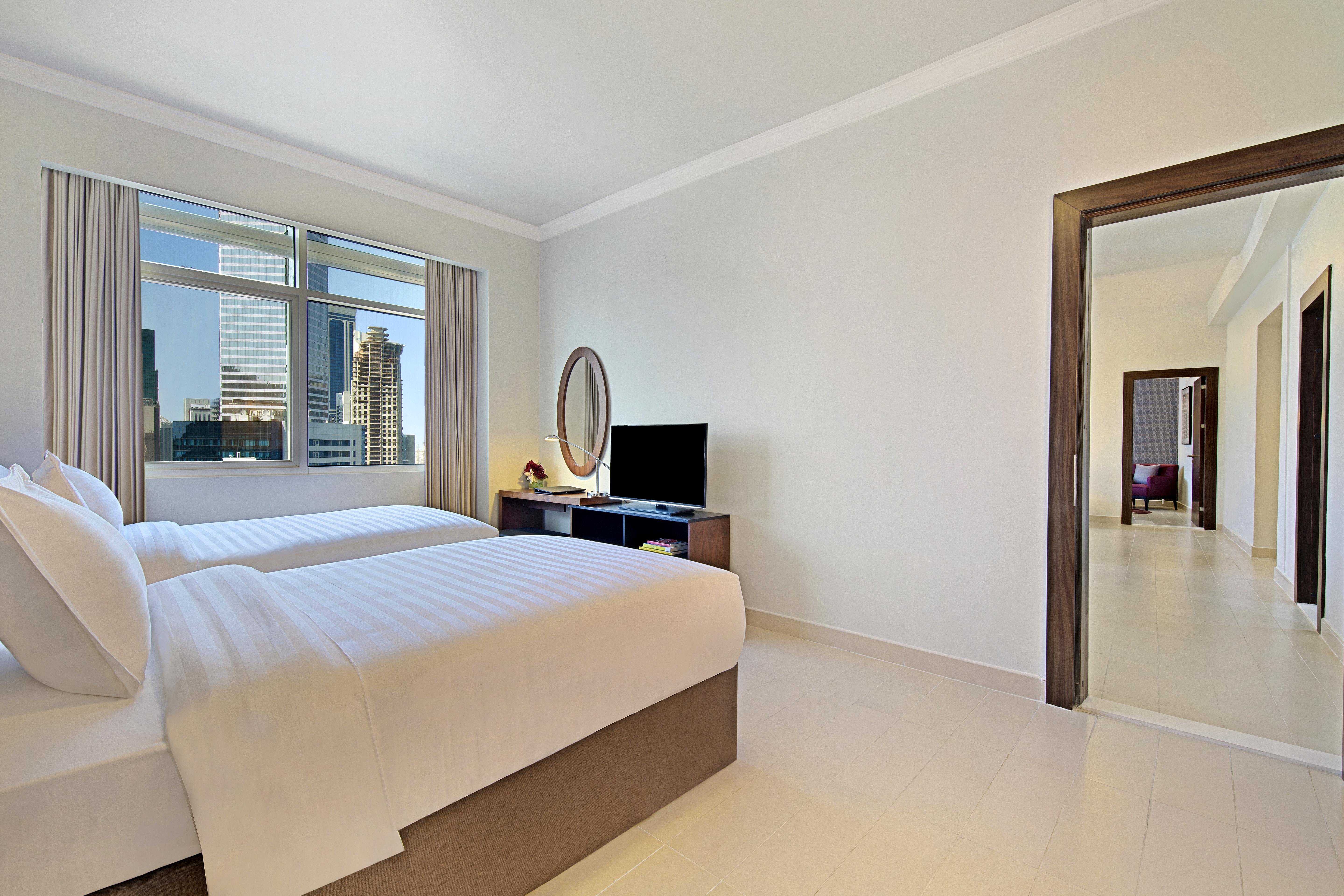 The Curve Hotel Доха Екстериор снимка