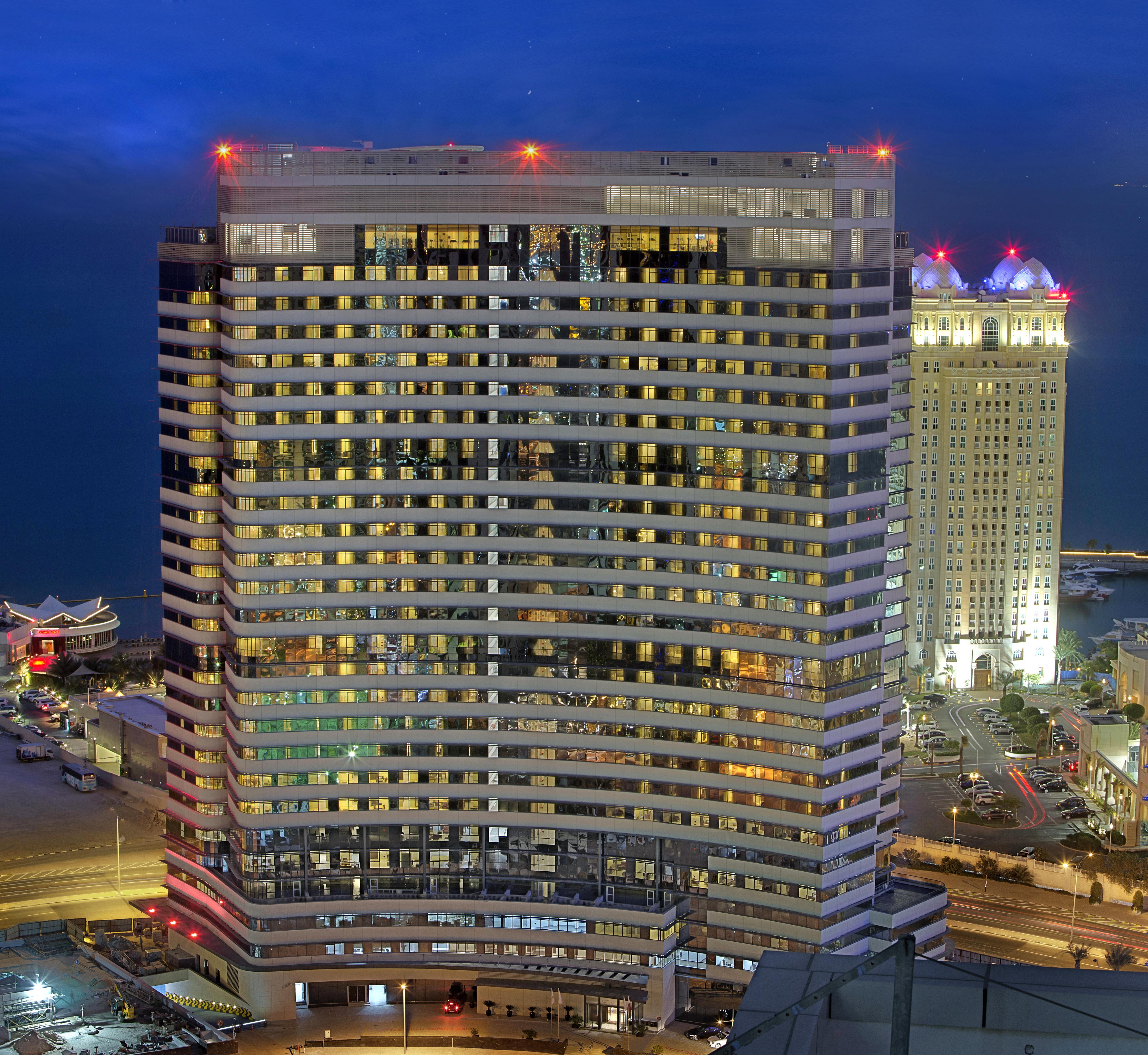 The Curve Hotel Доха Екстериор снимка