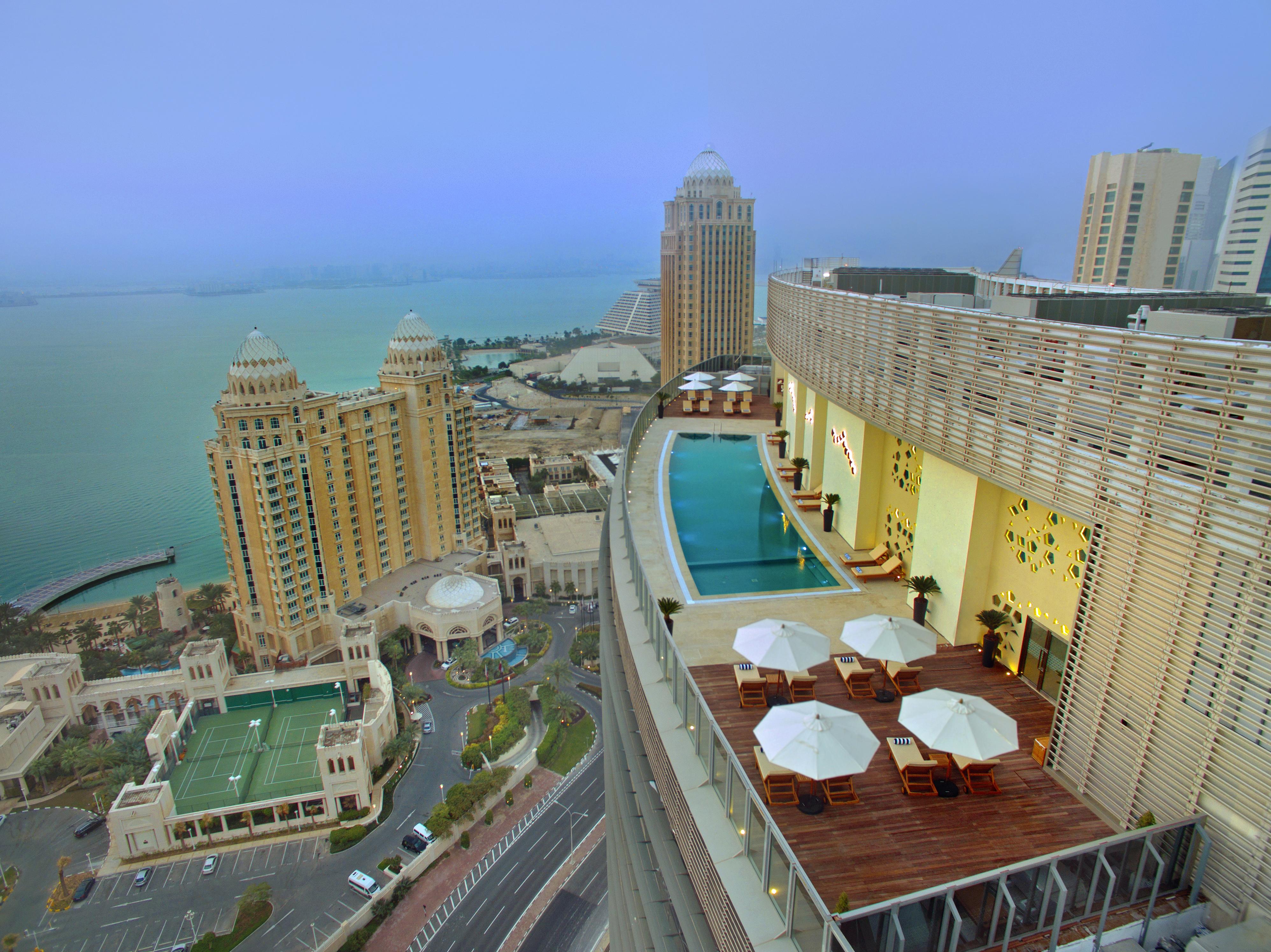 The Curve Hotel Доха Екстериор снимка