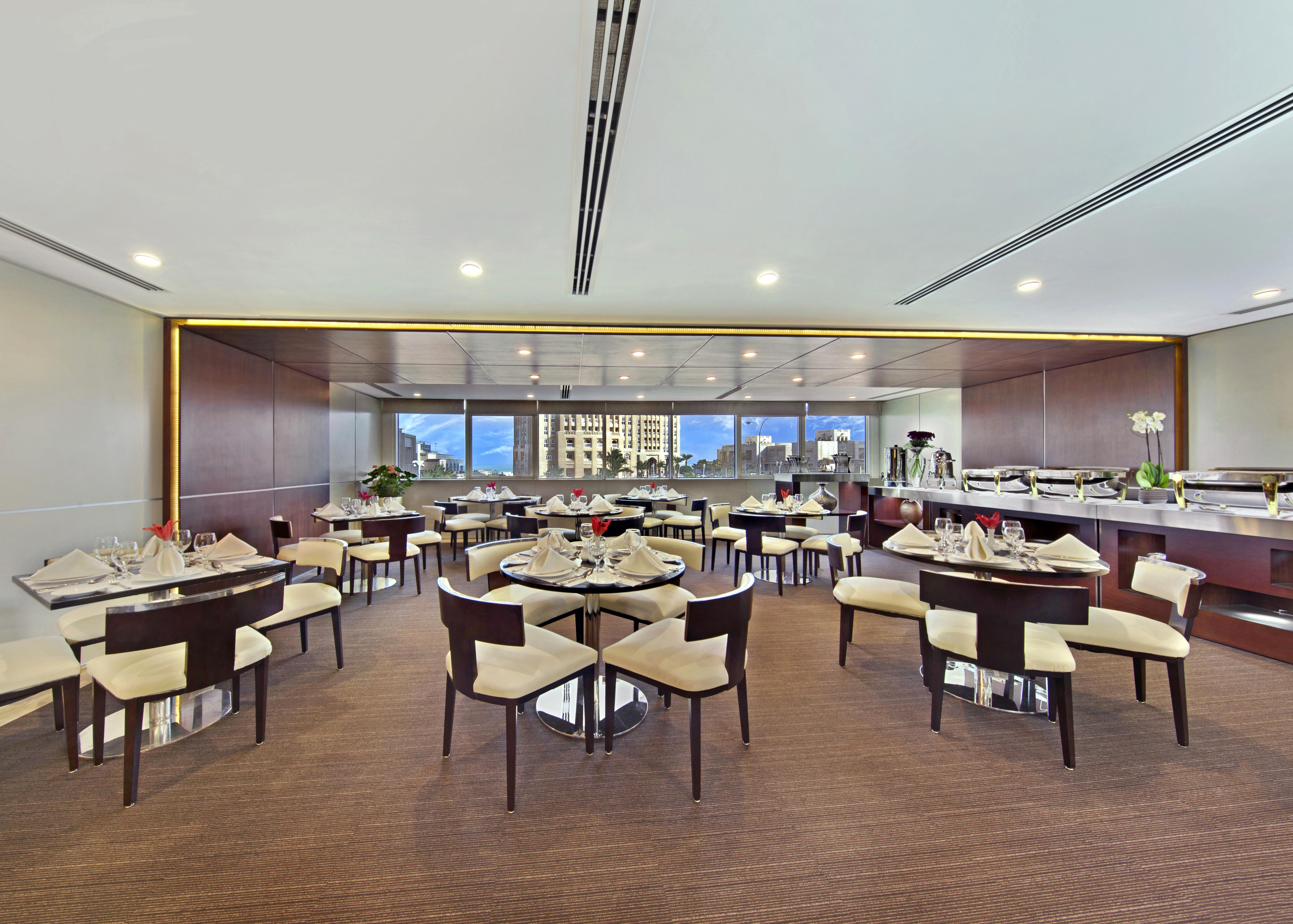 The Curve Hotel Доха Екстериор снимка