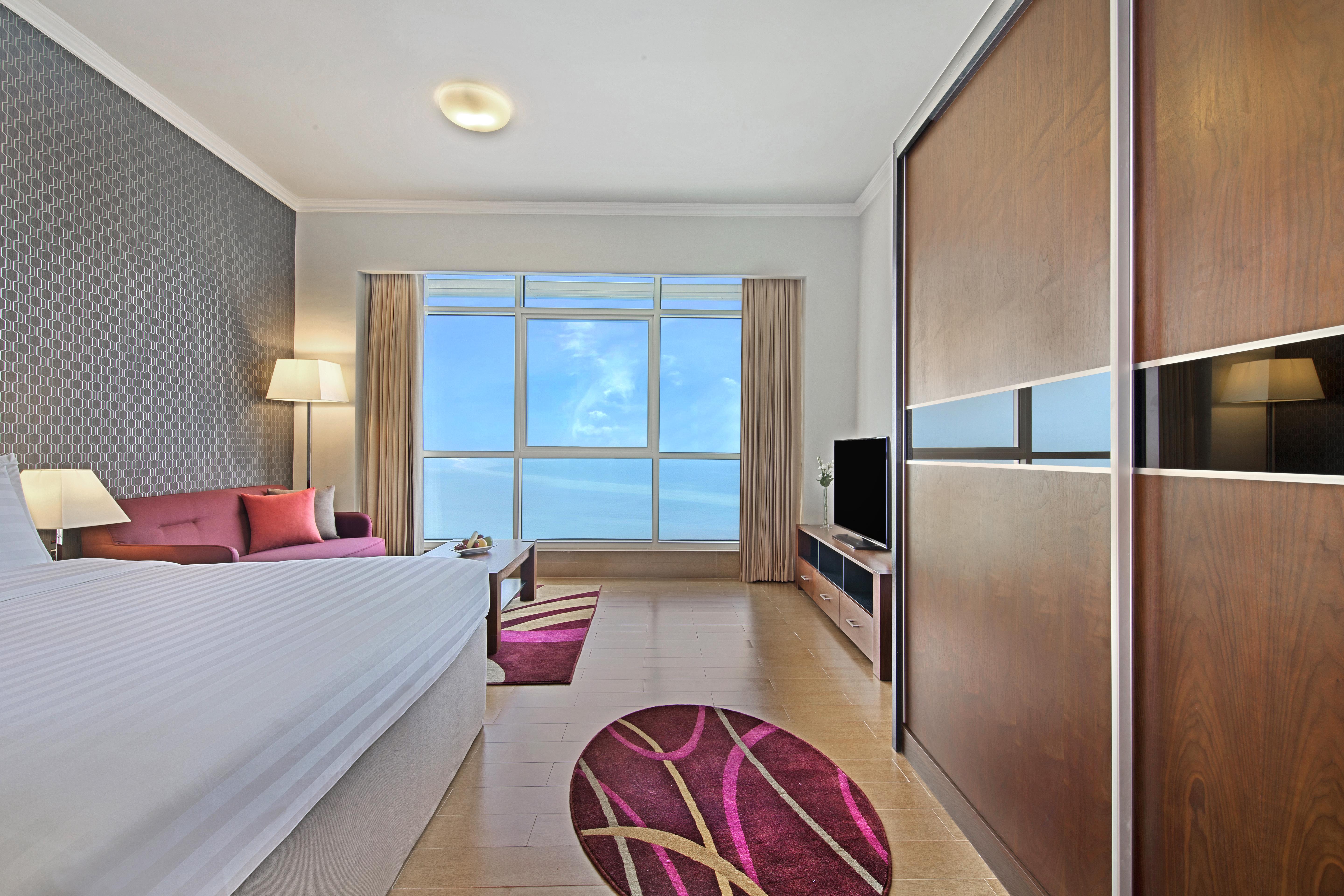 The Curve Hotel Доха Екстериор снимка