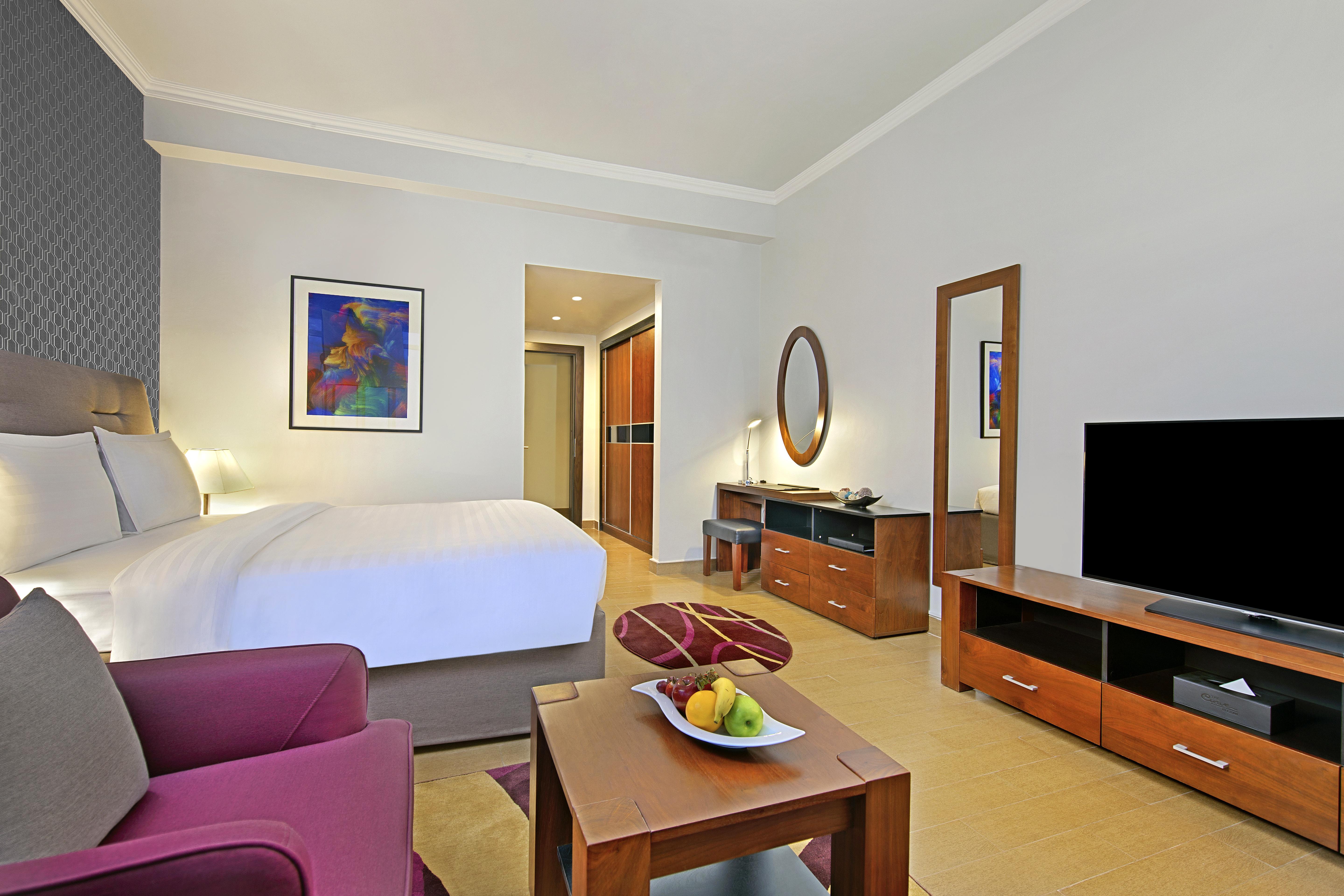 The Curve Hotel Доха Екстериор снимка