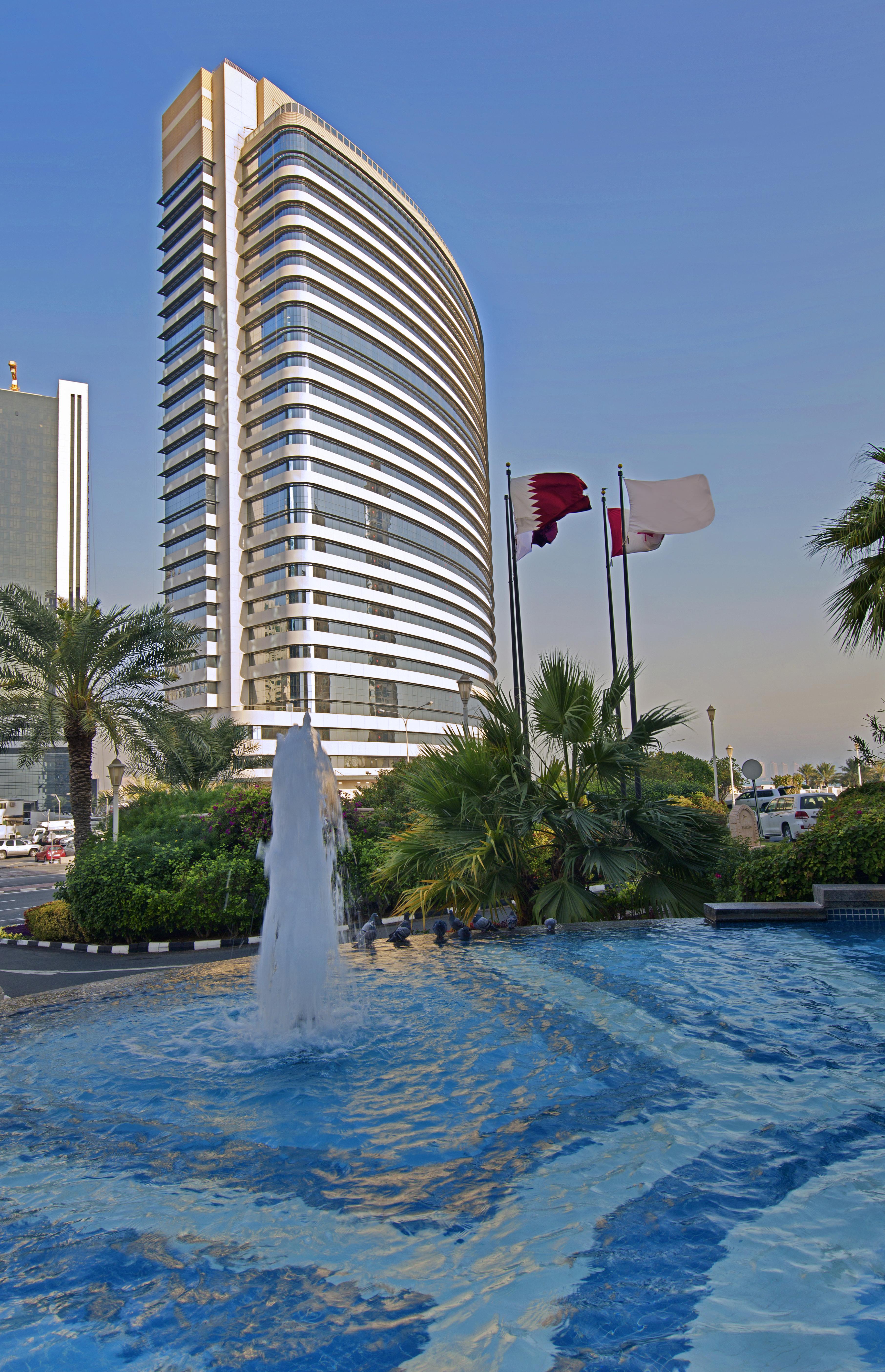 The Curve Hotel Доха Екстериор снимка