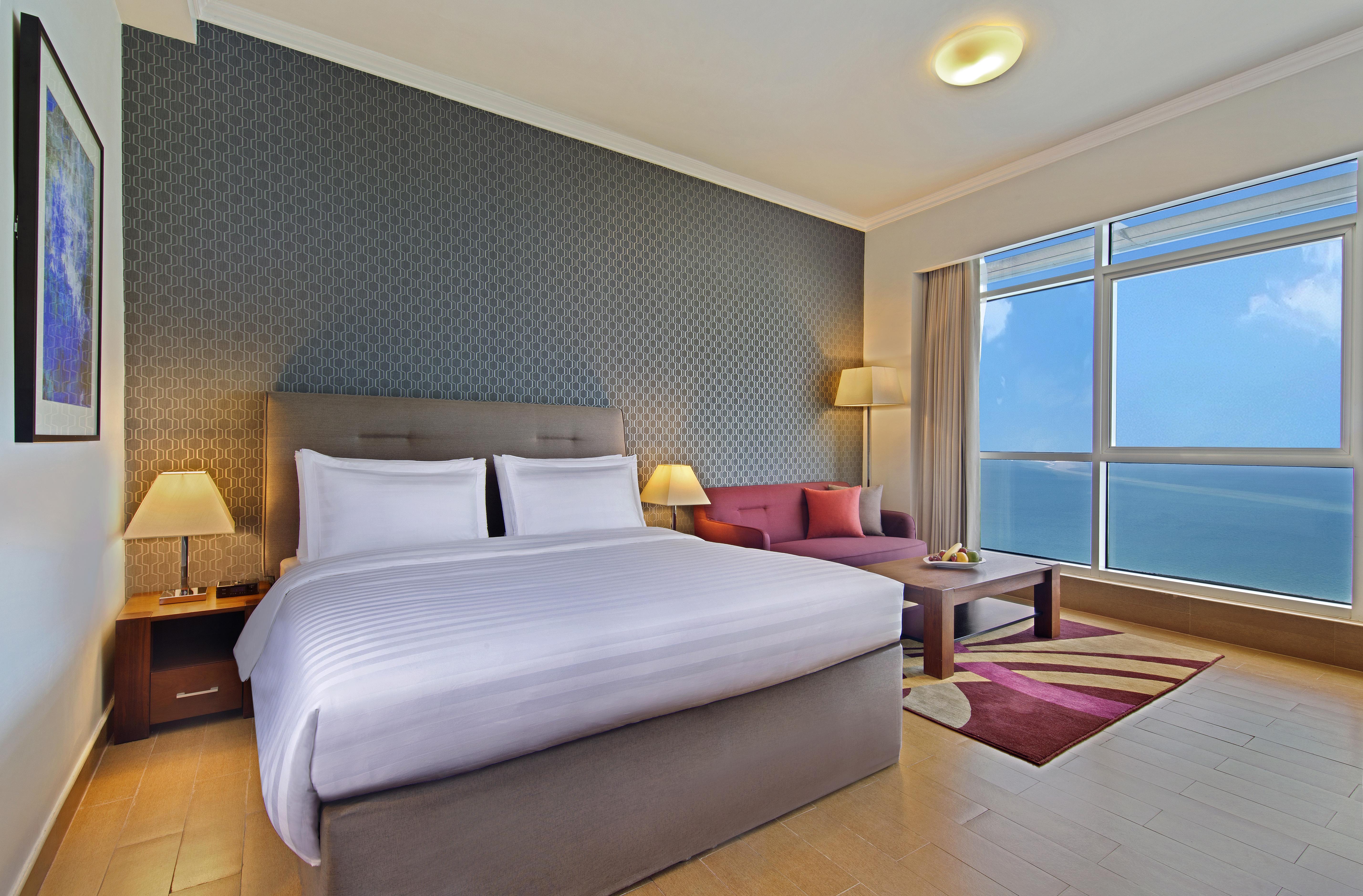 The Curve Hotel Доха Екстериор снимка