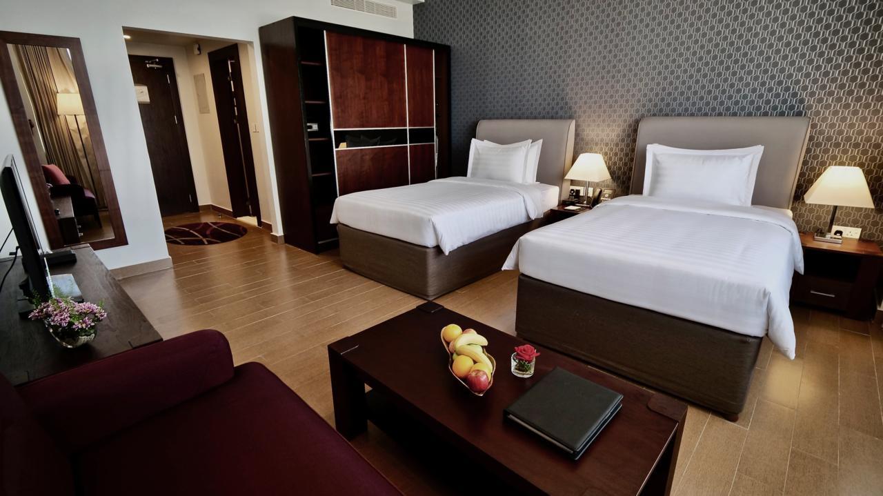 The Curve Hotel Доха Екстериор снимка