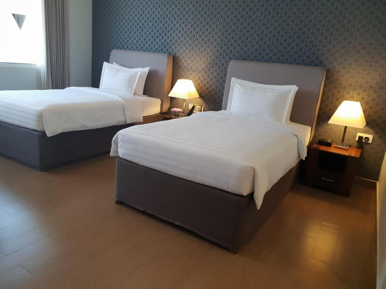 The Curve Hotel Доха Екстериор снимка