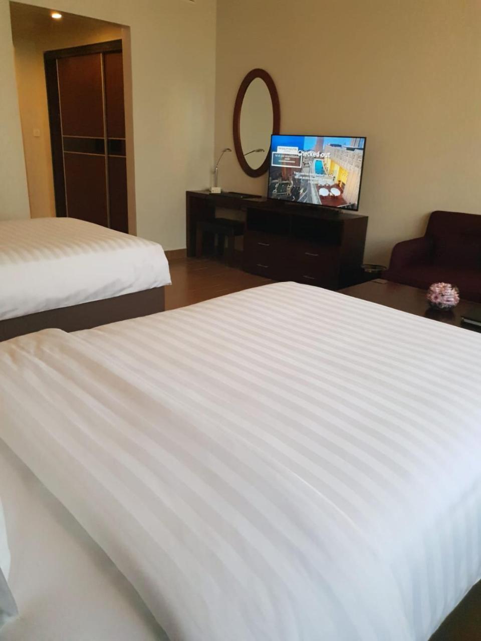 The Curve Hotel Доха Екстериор снимка